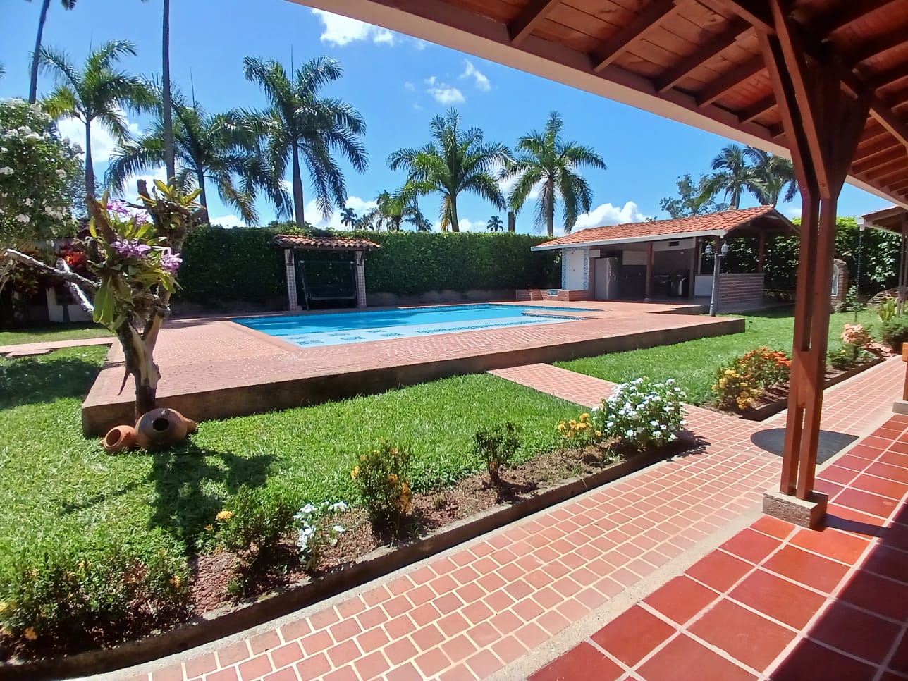 VENDO CASA CAMPESTRE VIA CERRITOS LA VIRGINIA
