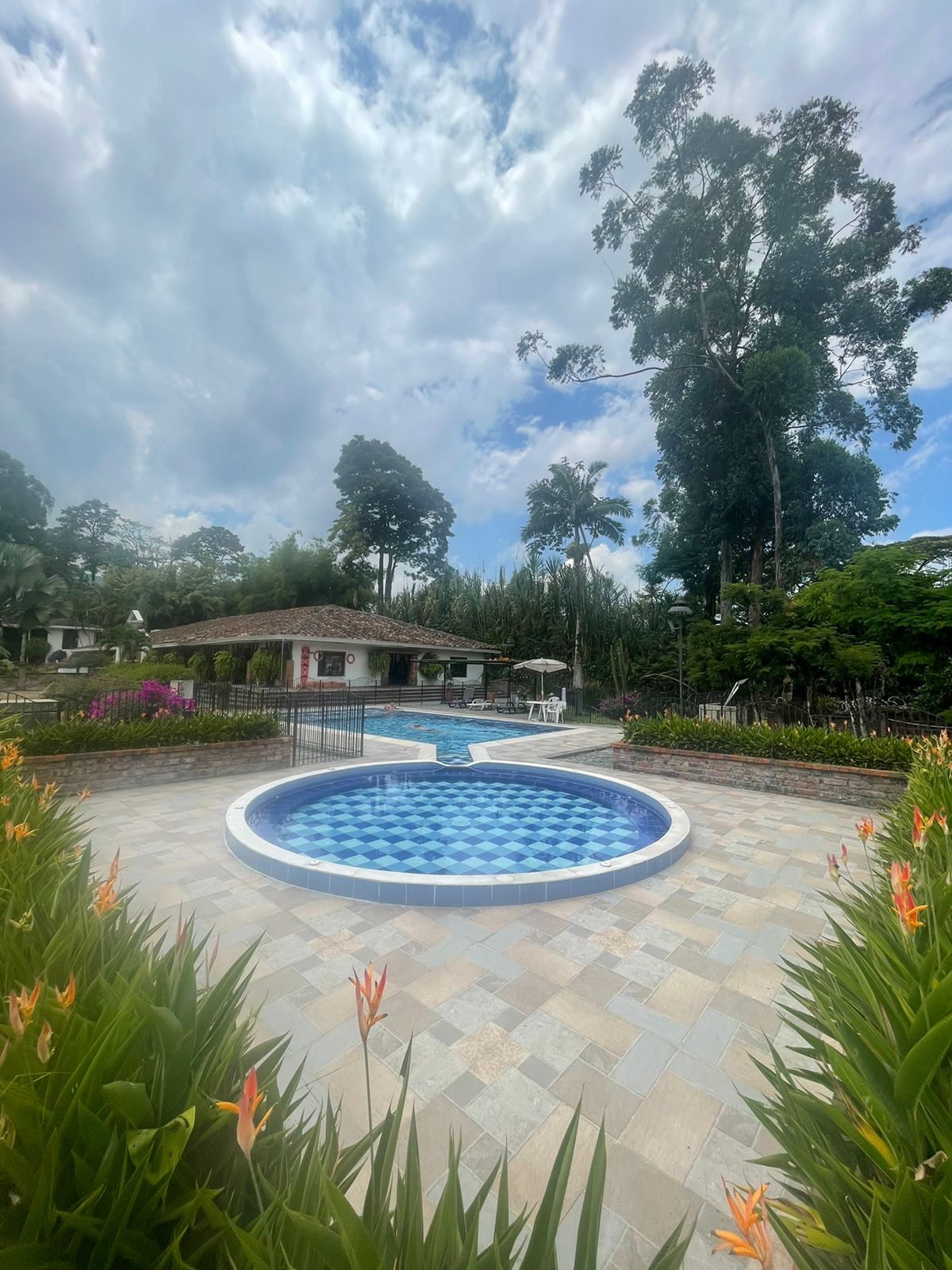 305072920240906031714 VENDO CASA EN BOMBAY DOSQUEBRADAS