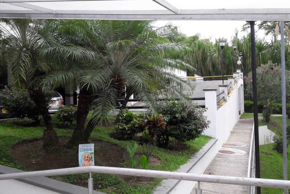 EN VENTA APARTAMENTO DUPLEX AV SUR SECTOR CORALES