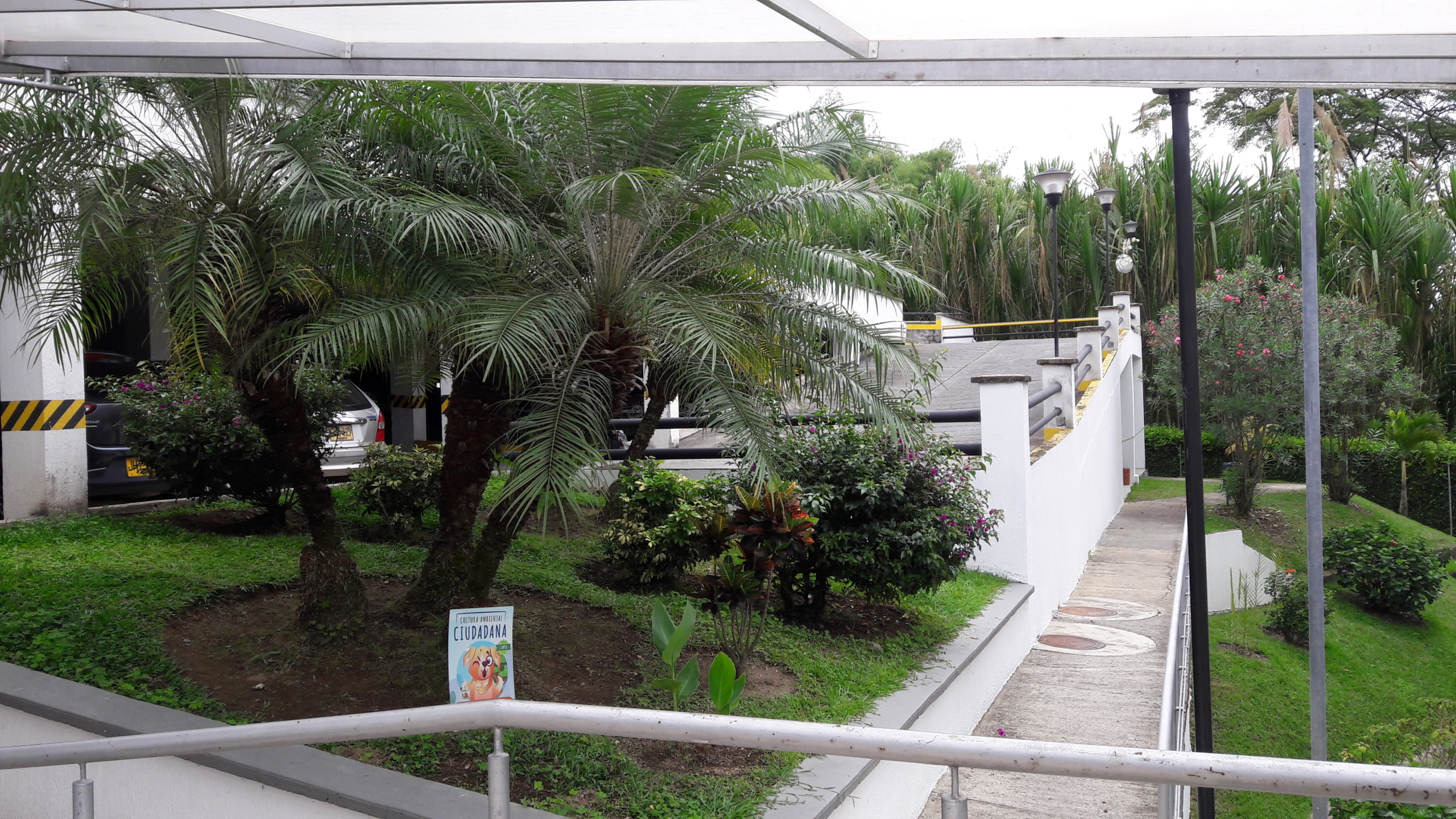 EN VENTA APARTAMENTO DUPLEX AV SUR SECTOR CORALES