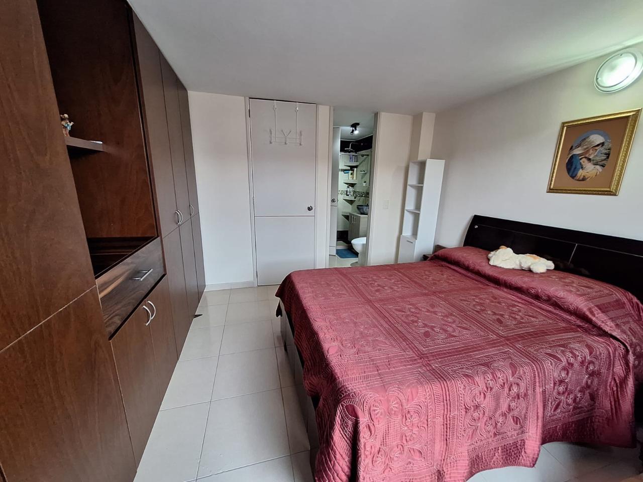 VENDO CASA EN AVENIDA SUR CONJUNTO CERRADO.