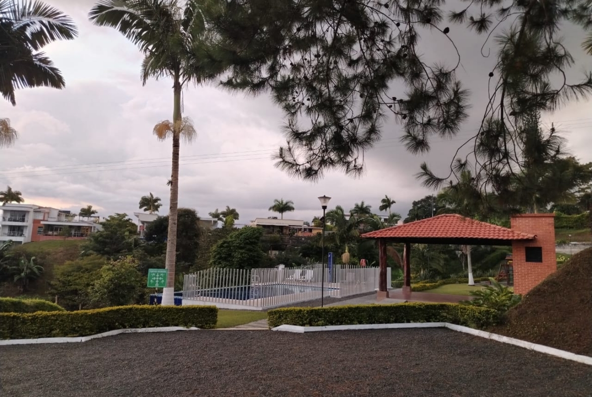 VENDO CASA CAMPESTRE VIA ARMENIA