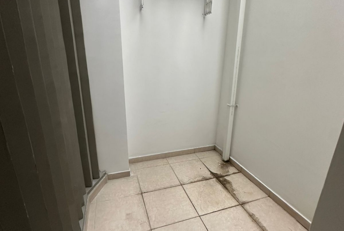 SE RENTA CASA EN SECTOR PINARES