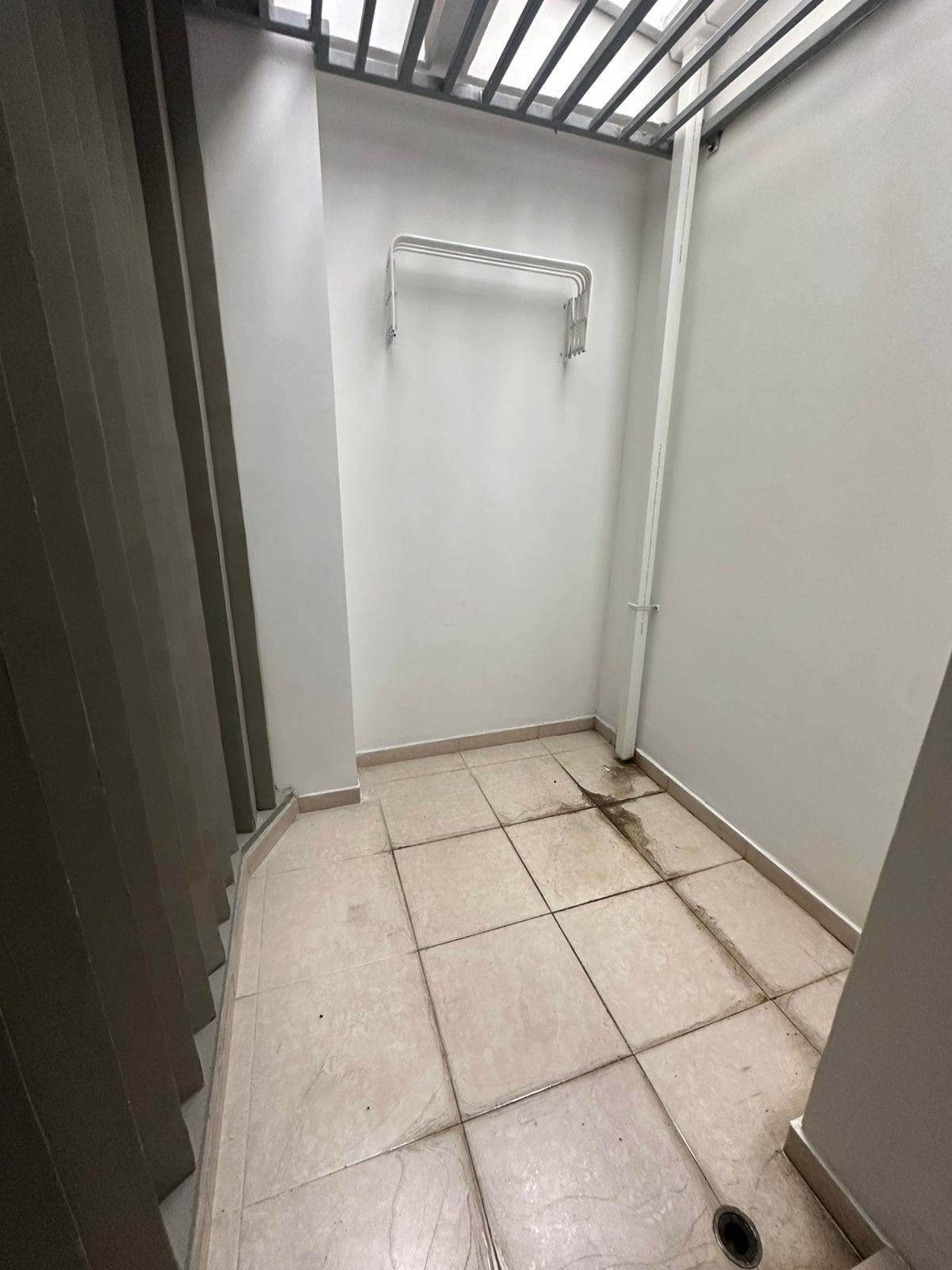 SE RENTA CASA EN SECTOR PINARES