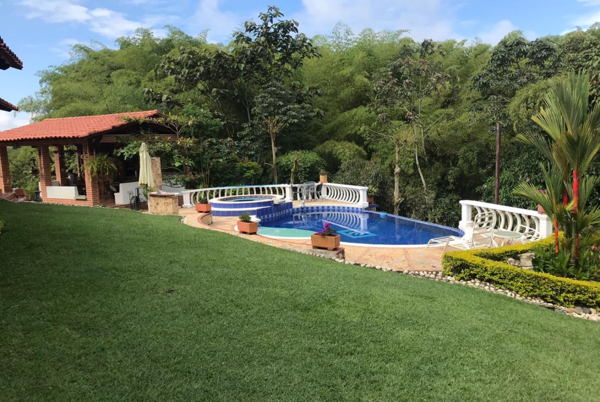 VENDE CASA CAMPESTRE SECTOR CERRITOS