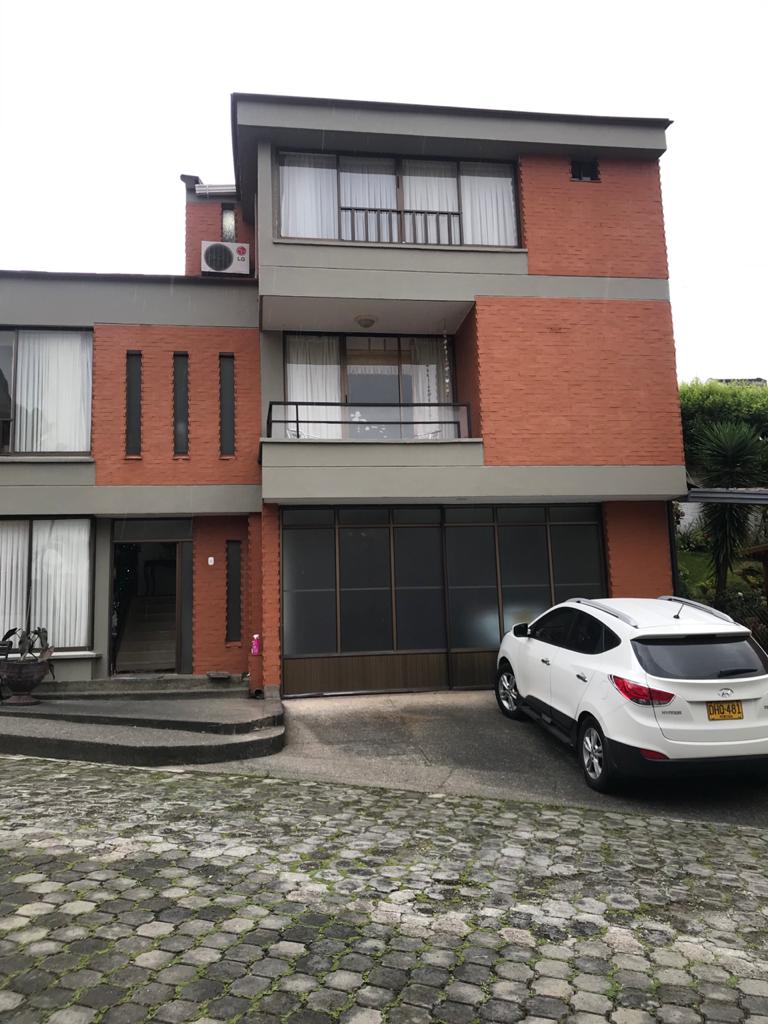 VENTA DE CASA EN PINARES