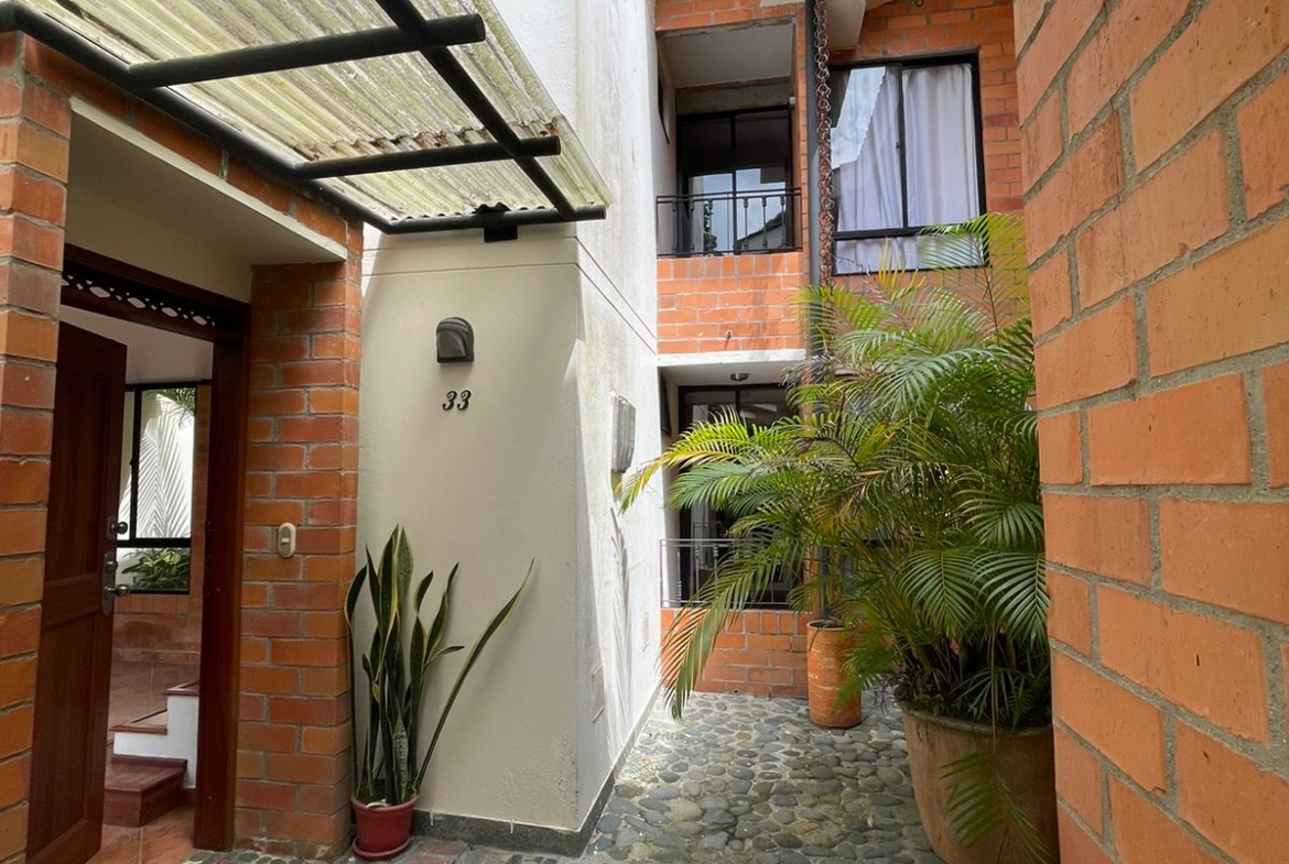 VENDO CASA EN BOMBAY DOSQUEBRADAS