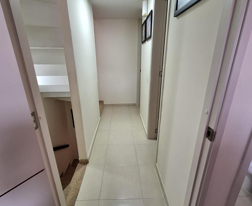 VENDO CASA EN AVENIDA SUR CONJUNTO CERRADO.