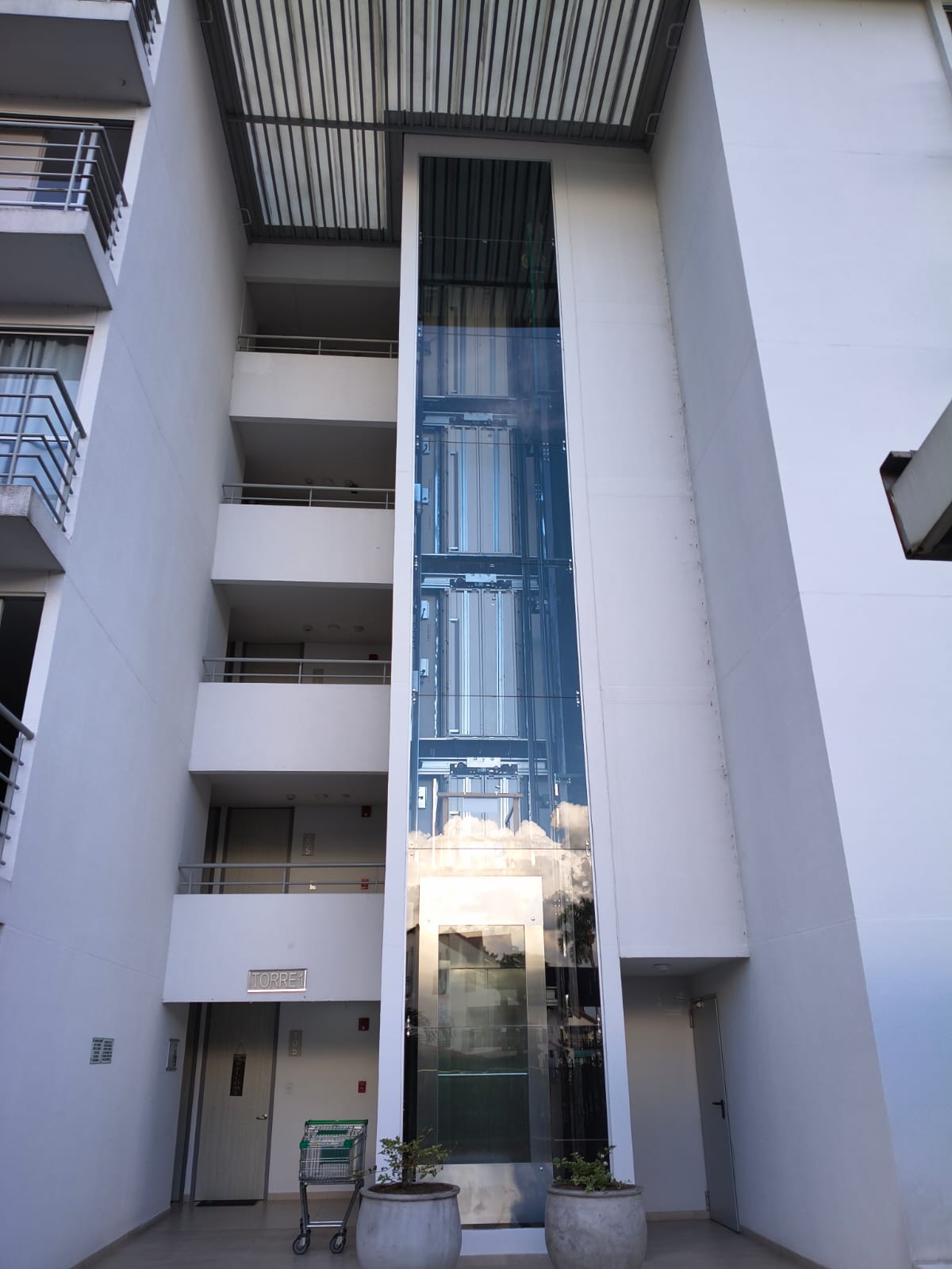 305073020260506040515 VENDO APARTAMENTO SECTOR UNICENTRO PEREIRA