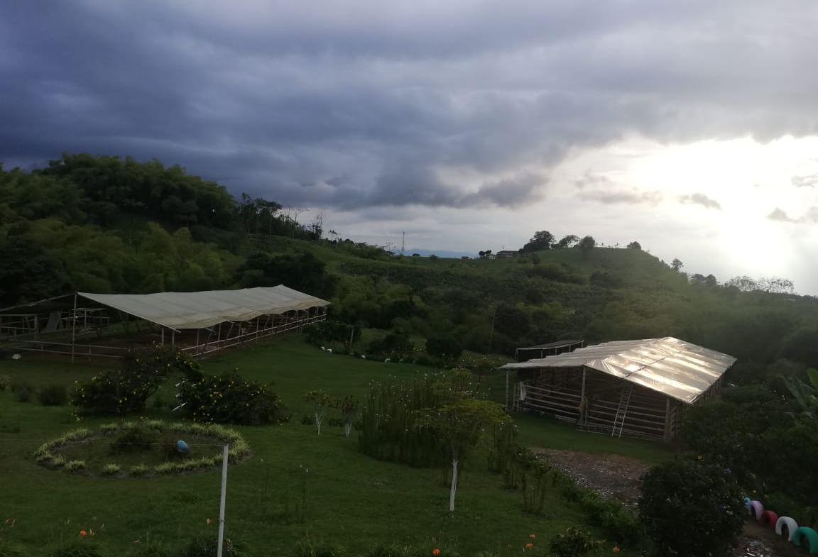 SE VENDE HERMOSA FINCA DE RECREO VIA A ARMENIA