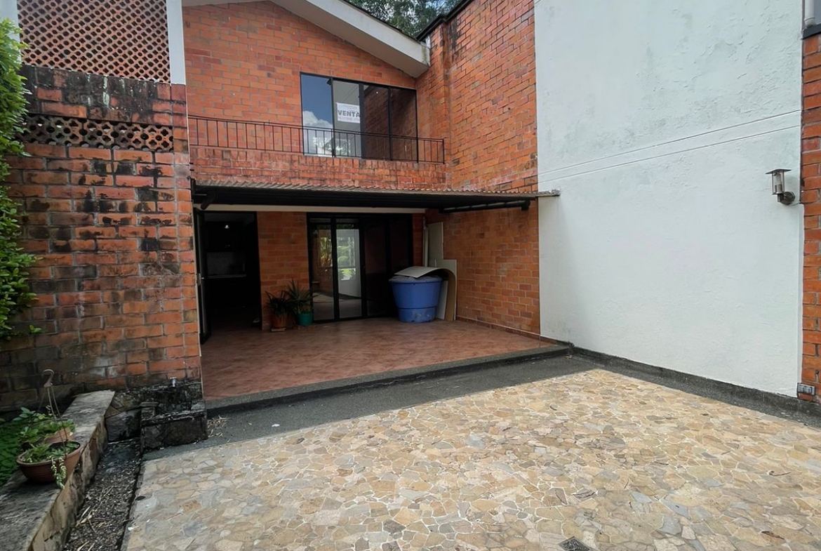VENDO CASA EN BOMBAY DOSQUEBRADAS