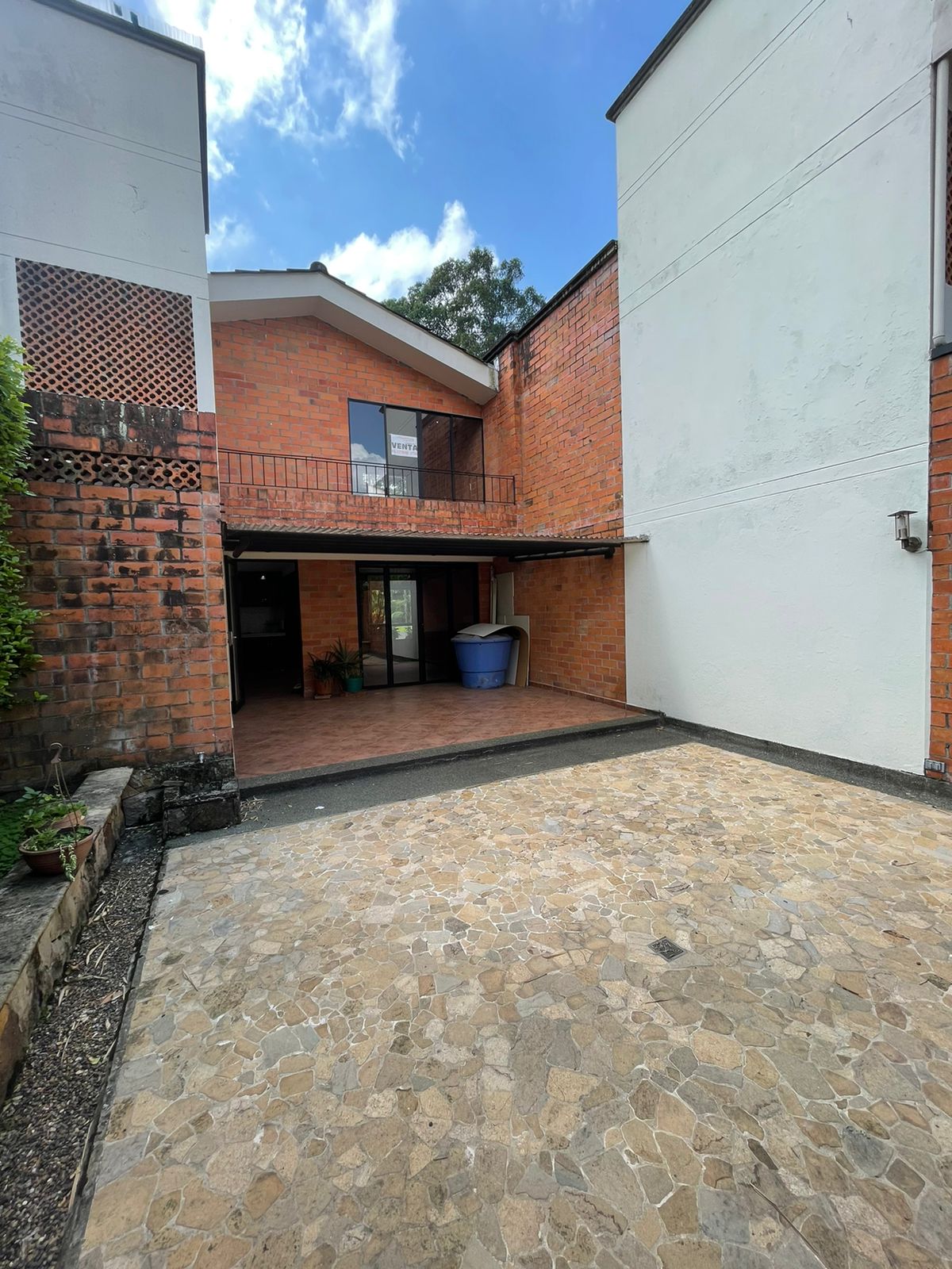 305073120240906031715 VENDO CASA EN BOMBAY DOSQUEBRADAS