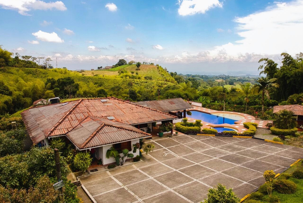 SE VENDE HERMOSA FINCA DE RECREO VIA A ARMENIA