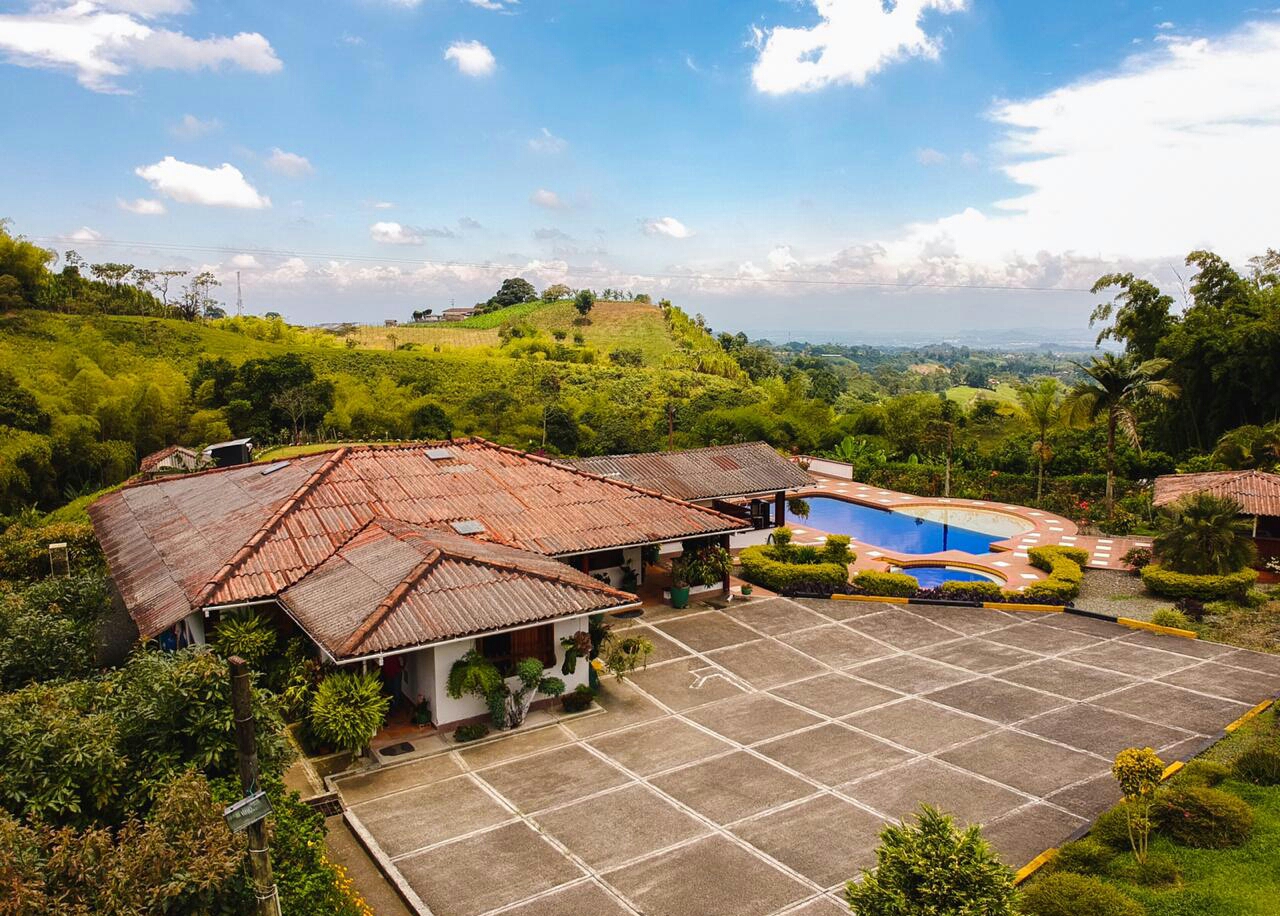 SE VENDE HERMOSA FINCA DE RECREO VIA A ARMENIA