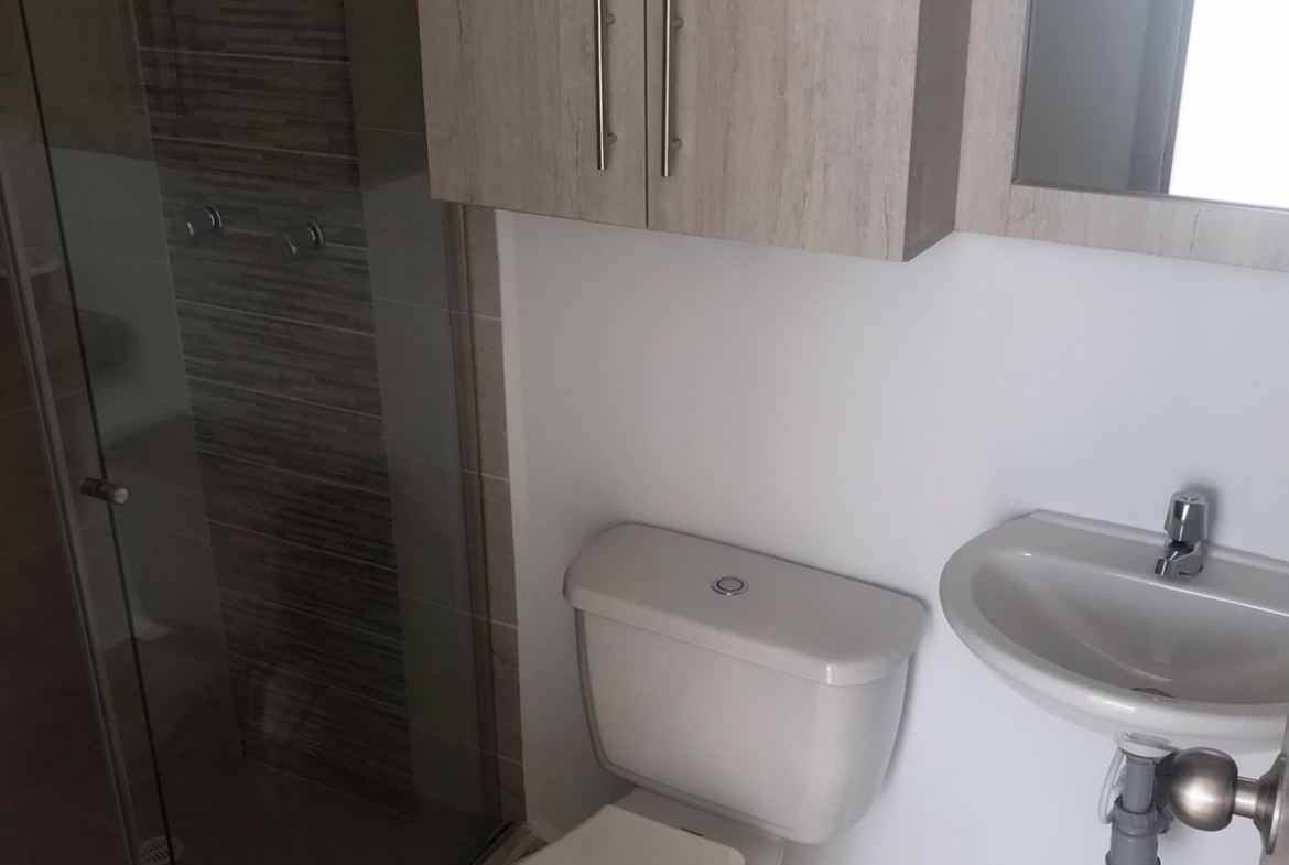 ARRIENDO APTO EN LA VIA CONDINA PALO VERDE PER
