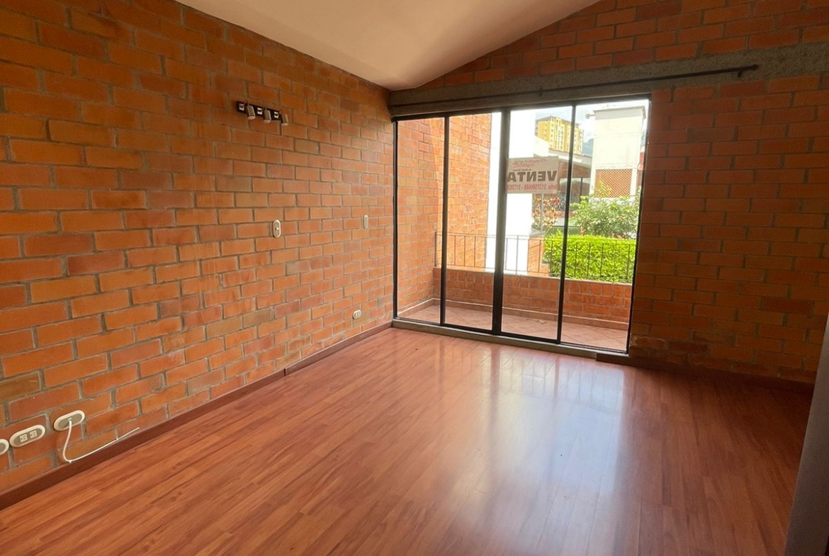 VENDO CASA EN BOMBAY DOSQUEBRADAS