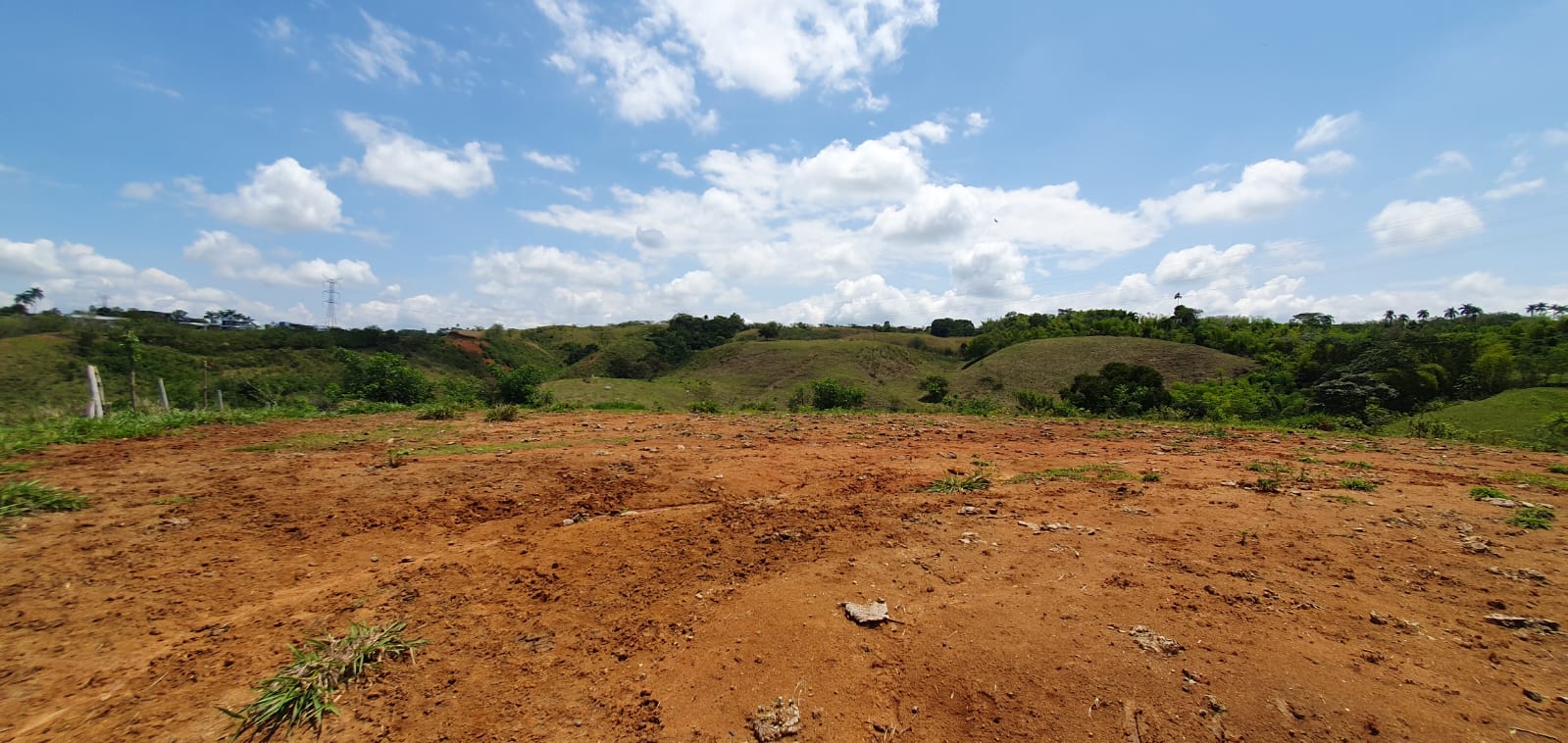 EN VENTA LOTE CERRITOS PEREIRA 13.500 M2