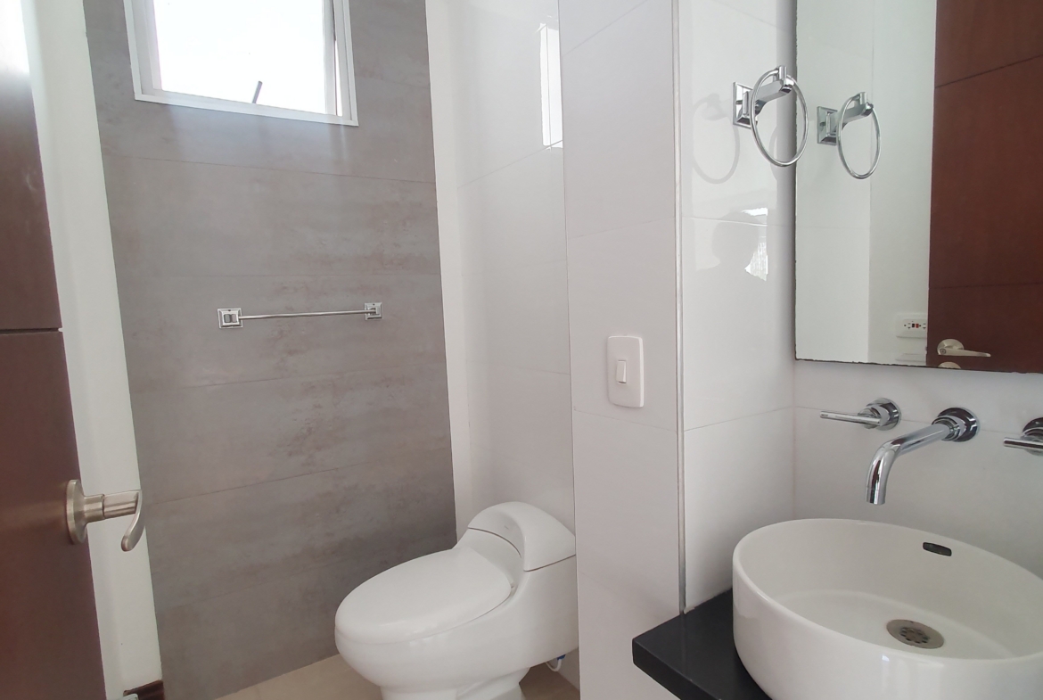 EN VENTA CASA EN PINARES CONJUNTO CERRADO