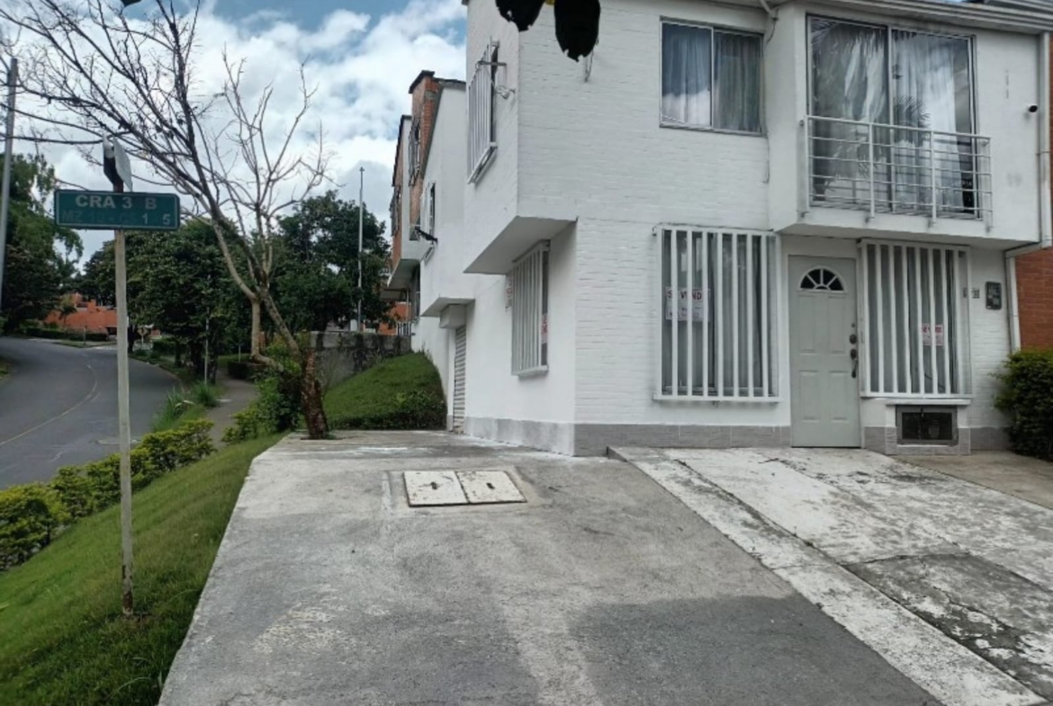 VENDO CASA DÚPLEX CON LOCAL EN SECTOR VILLA VERDE