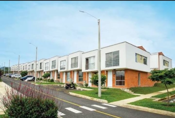 VENDO CASA DÚPLEX EN CONJUNTO CERRADO SECTOR MONTEBONITO DOSQUEBRADAS
