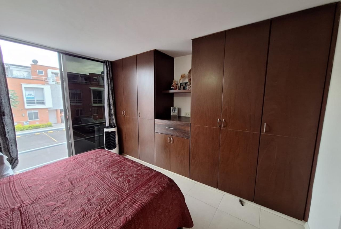 VENDO CASA EN AVENIDA SUR CONJUNTO CERRADO.
