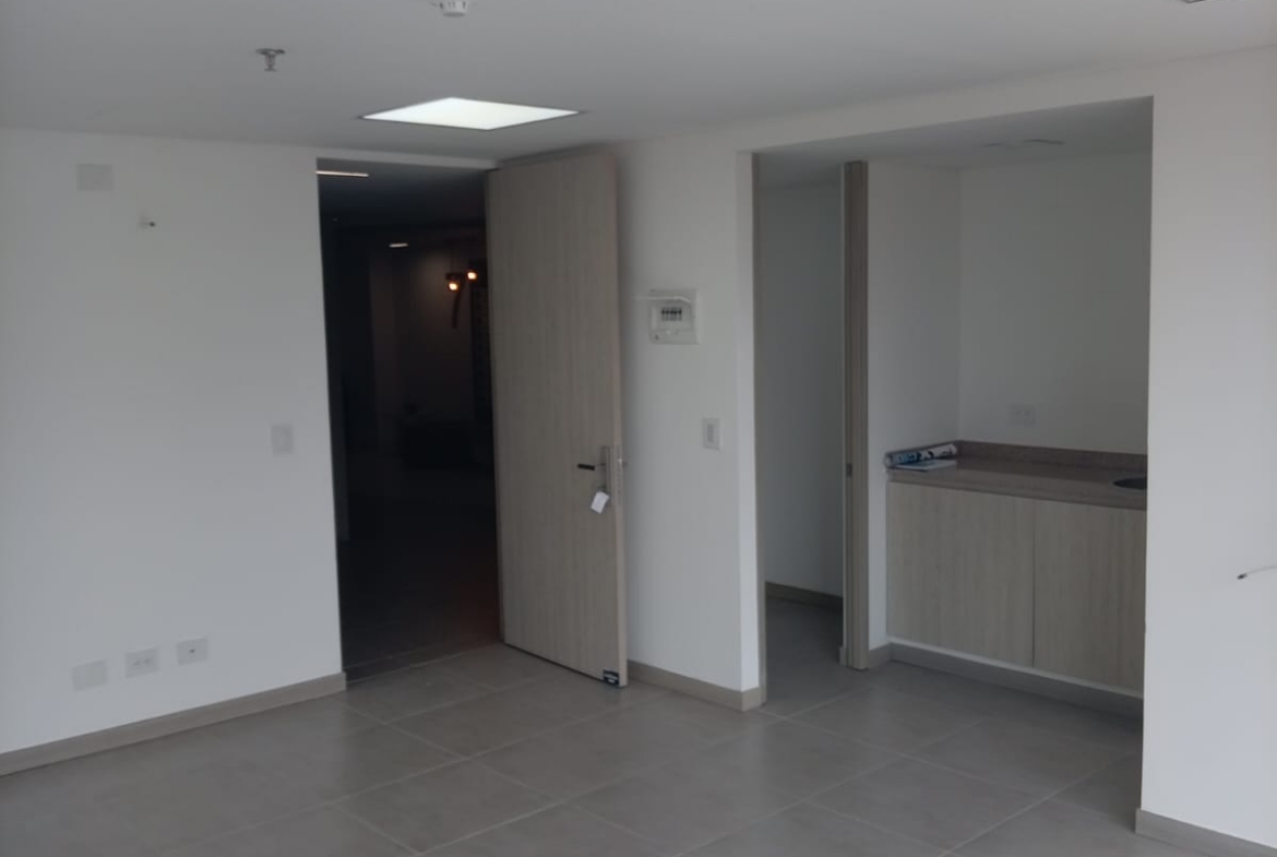 SE ARRIENDA OFICINA EN CENTRO DE NEGOCIOS EN ÁLAMOS PEREIRA