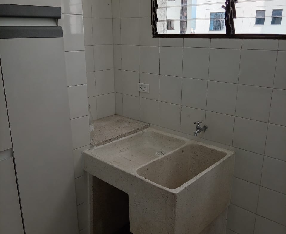 SE VENDE APARTAMENTO CERCA A MEGACENTRO PINARES