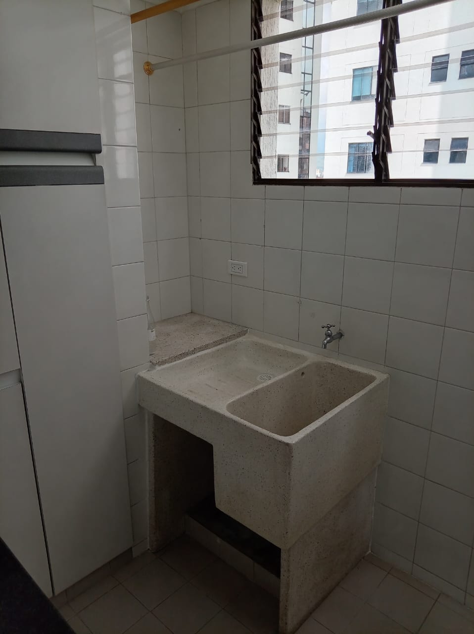 SE VENDE APARTAMENTO CERCA A MEGACENTRO PINARES
