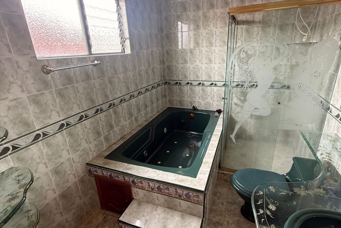 VENDO CASA EN QUINTAS DE JARDIN COLONIAL