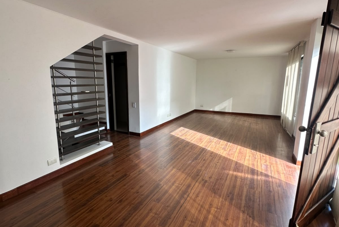 VENDO CASA EN SECTOR CIRCUNVALAR