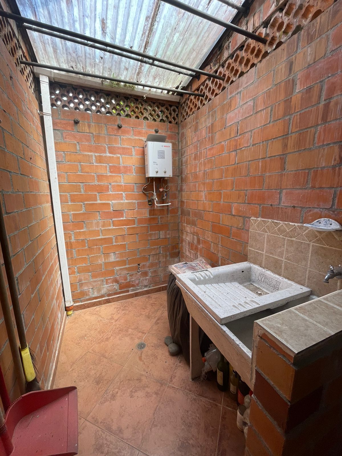 305073220240906031715 VENDO CASA EN BOMBAY DOSQUEBRADAS