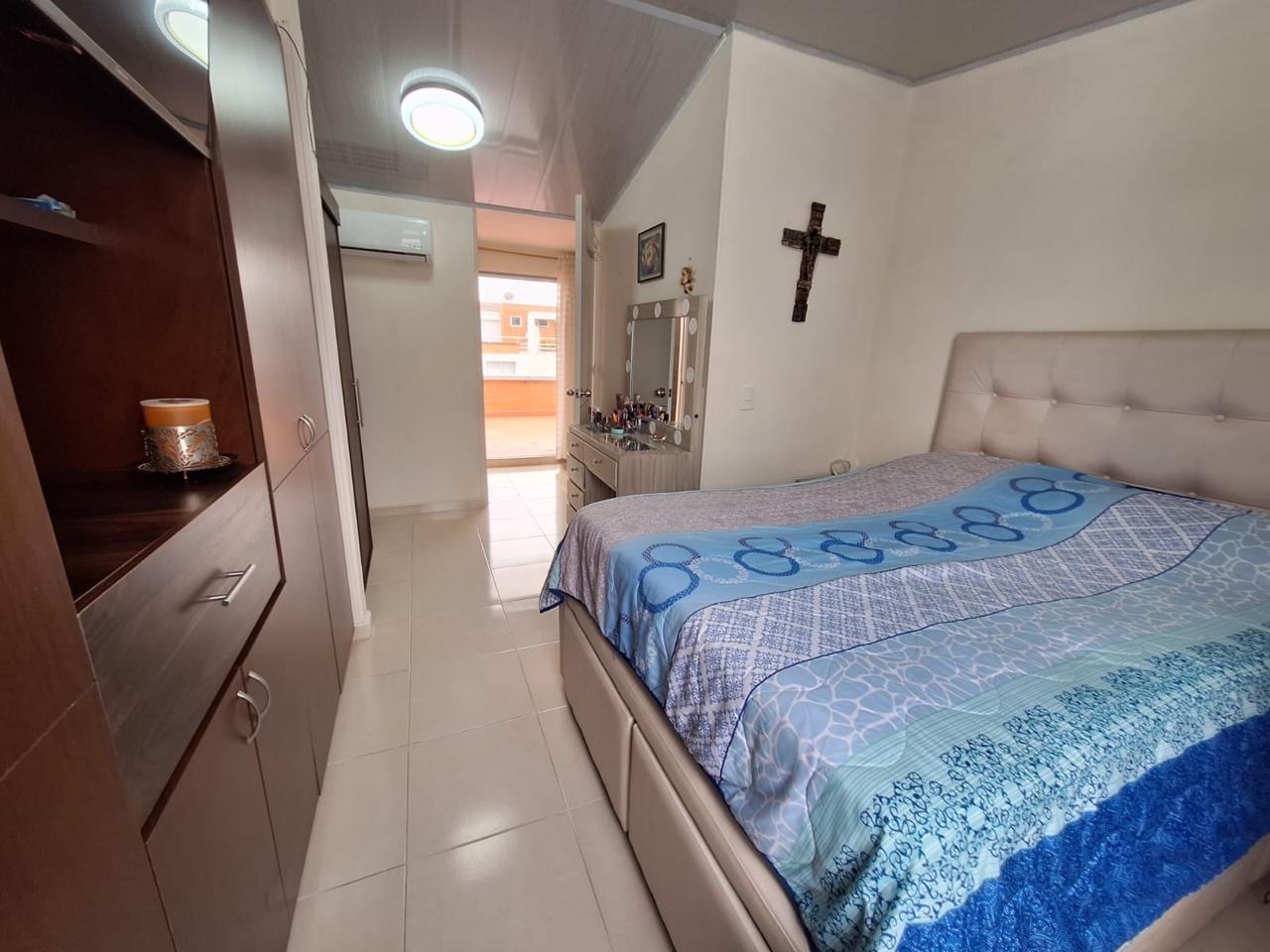 VENDO CASA EN AVENIDA SUR CONJUNTO CERRADO.