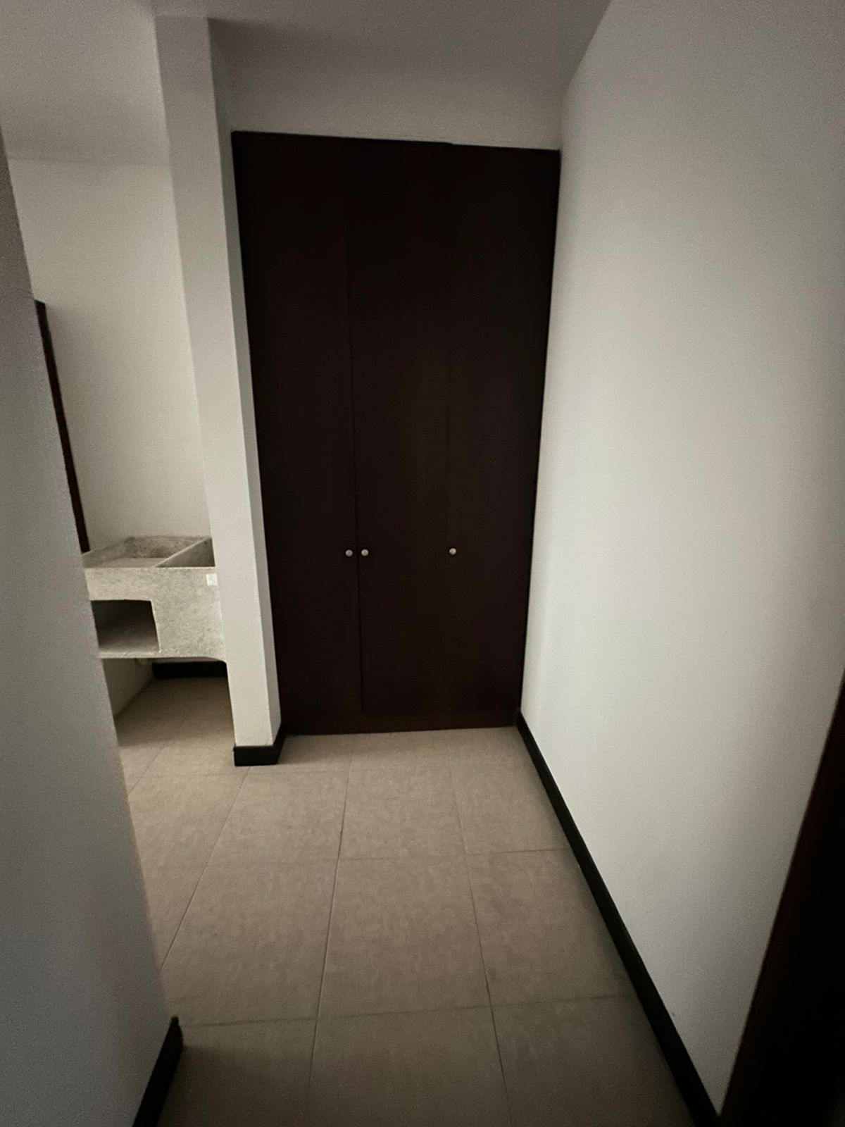 SE RENTA CASA EN SECTOR PINARES