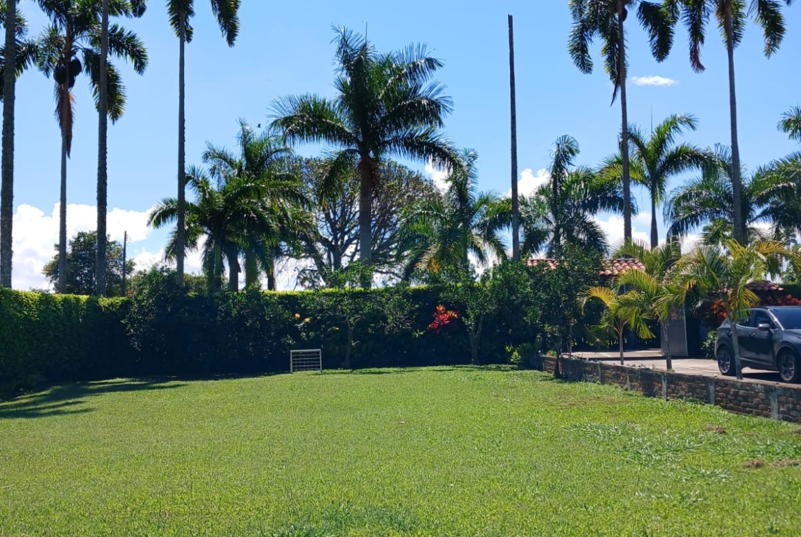 VENDO CASA CAMPESTRE VIA CERRITOS LA VIRGINIA