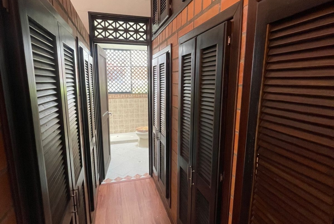 VENDO CASA EN BOMBAY DOSQUEBRADAS