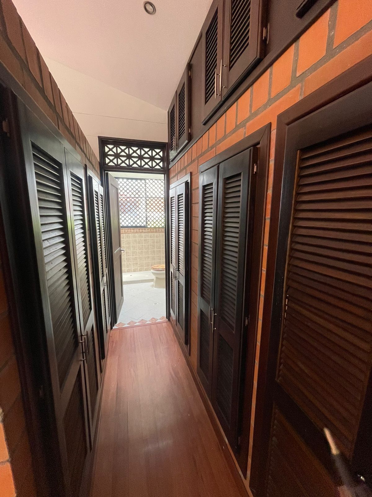 305073320240906031715 VENDO CASA EN BOMBAY DOSQUEBRADAS