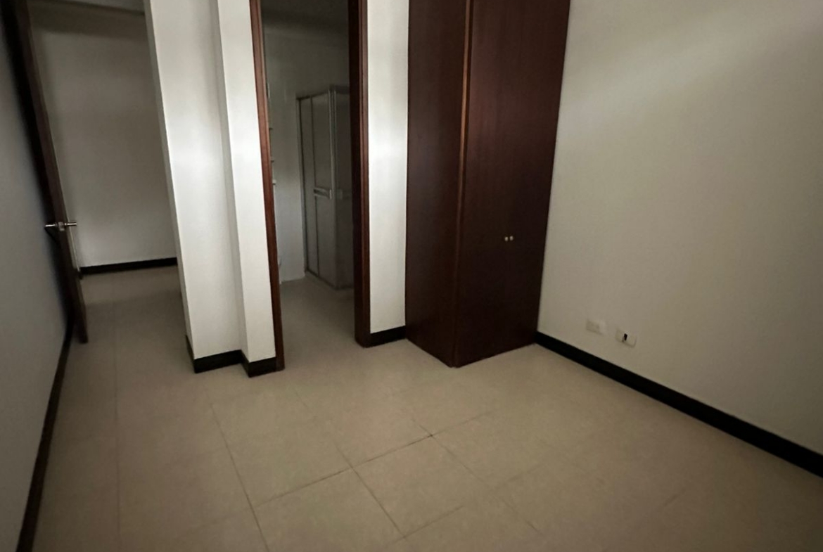 SE RENTA CASA EN SECTOR PINARES