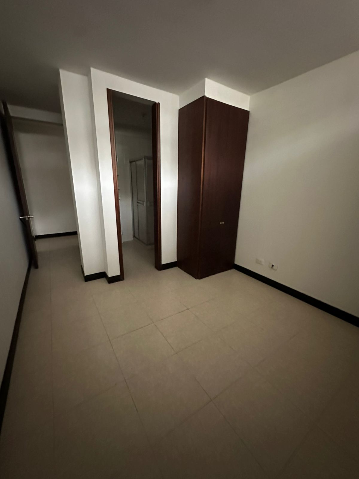 SE RENTA CASA EN SECTOR PINARES