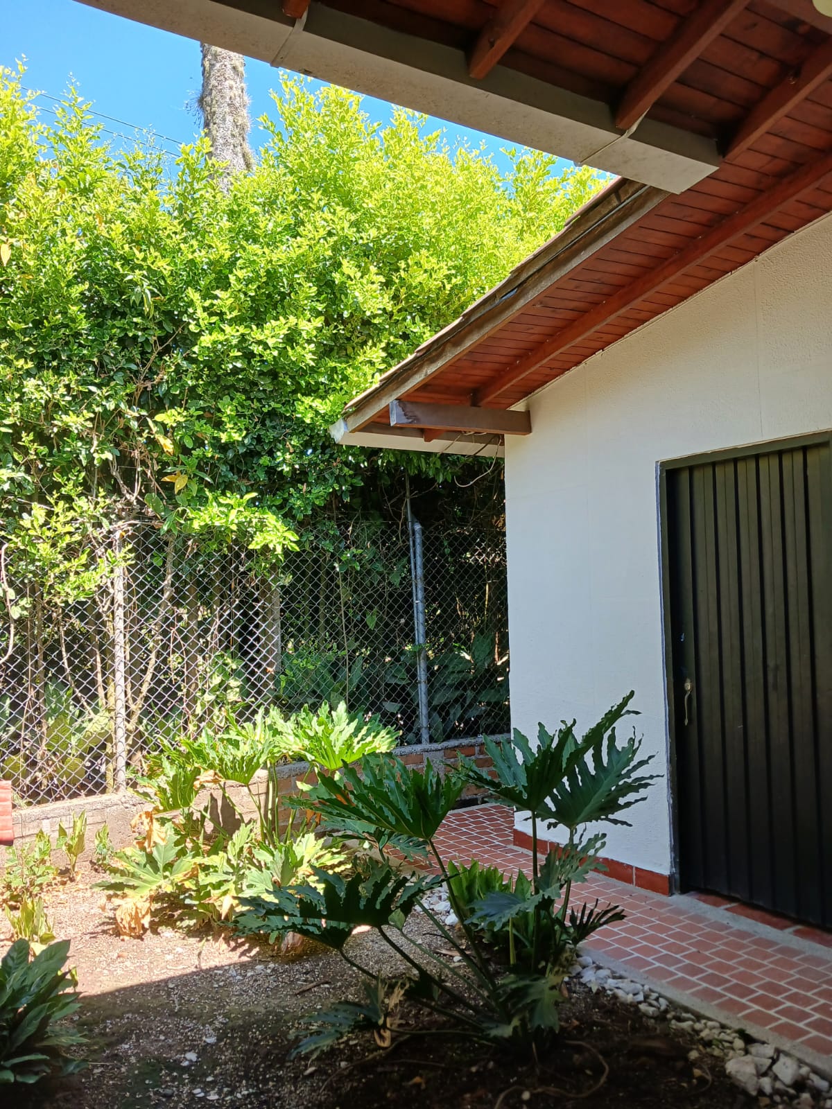 VENDO CASA CAMPESTRE VIA CERRITOS LA VIRGINIA