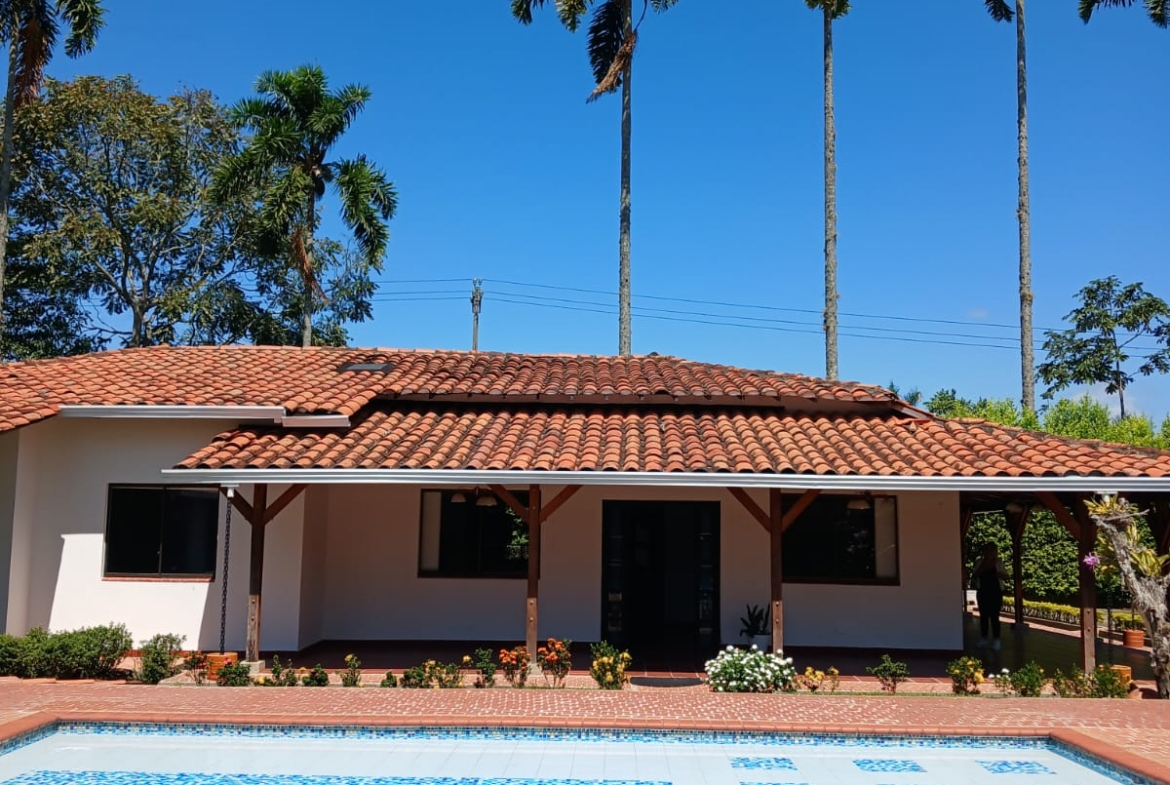 VENDO CASA CAMPESTRE VIA CERRITOS LA VIRGINIA