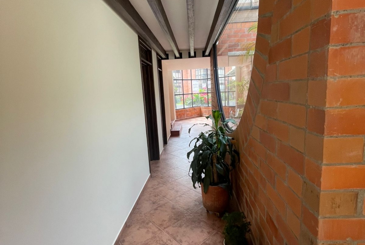 VENDO CASA EN BOMBAY DOSQUEBRADAS