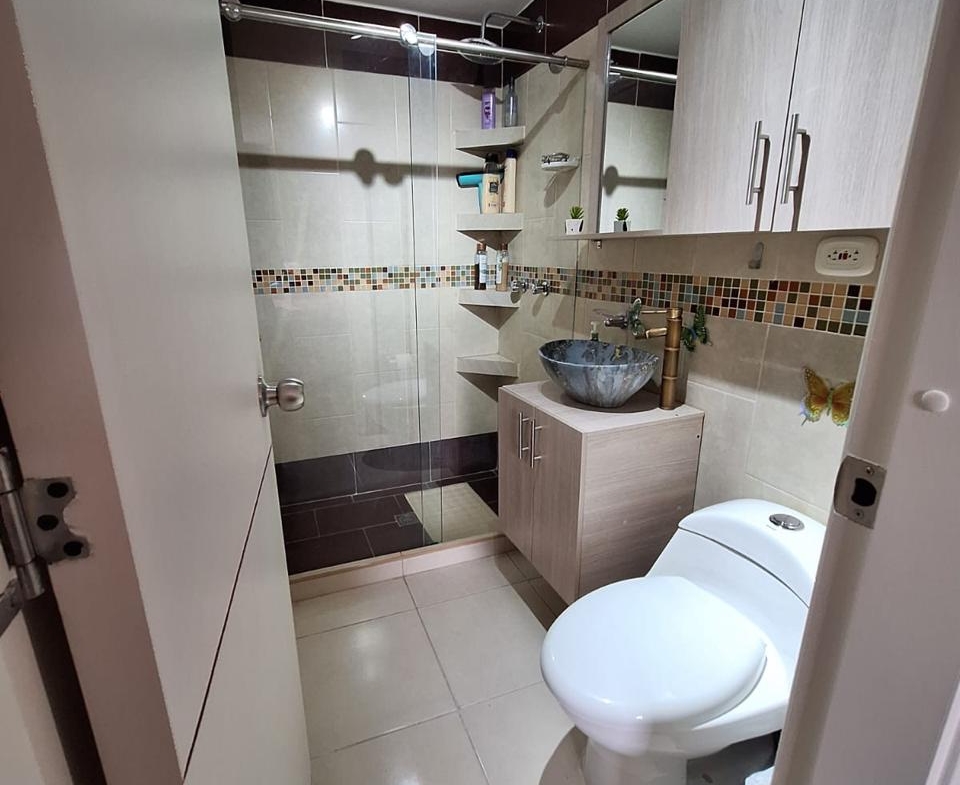 VENDO CASA EN AVENIDA SUR CONJUNTO CERRADO.