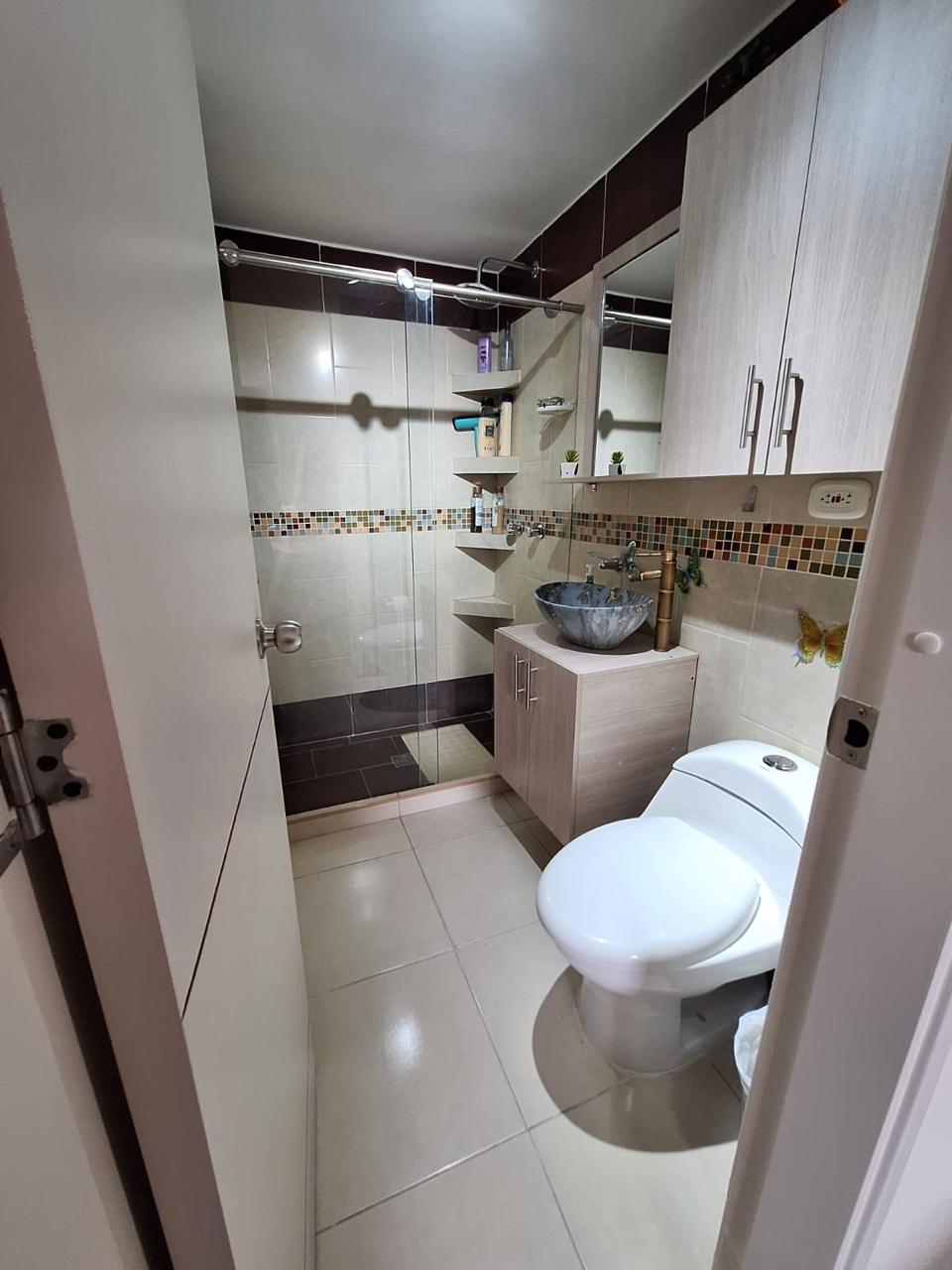 VENDO CASA EN AVENIDA SUR CONJUNTO CERRADO.