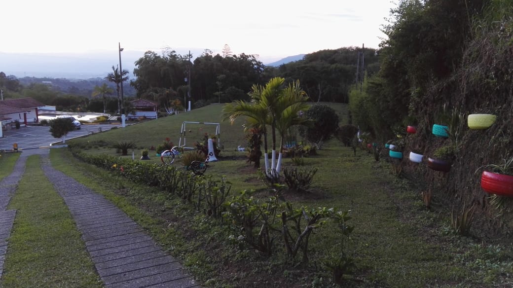 SE VENDE HERMOSA FINCA DE RECREO VIA A ARMENIA