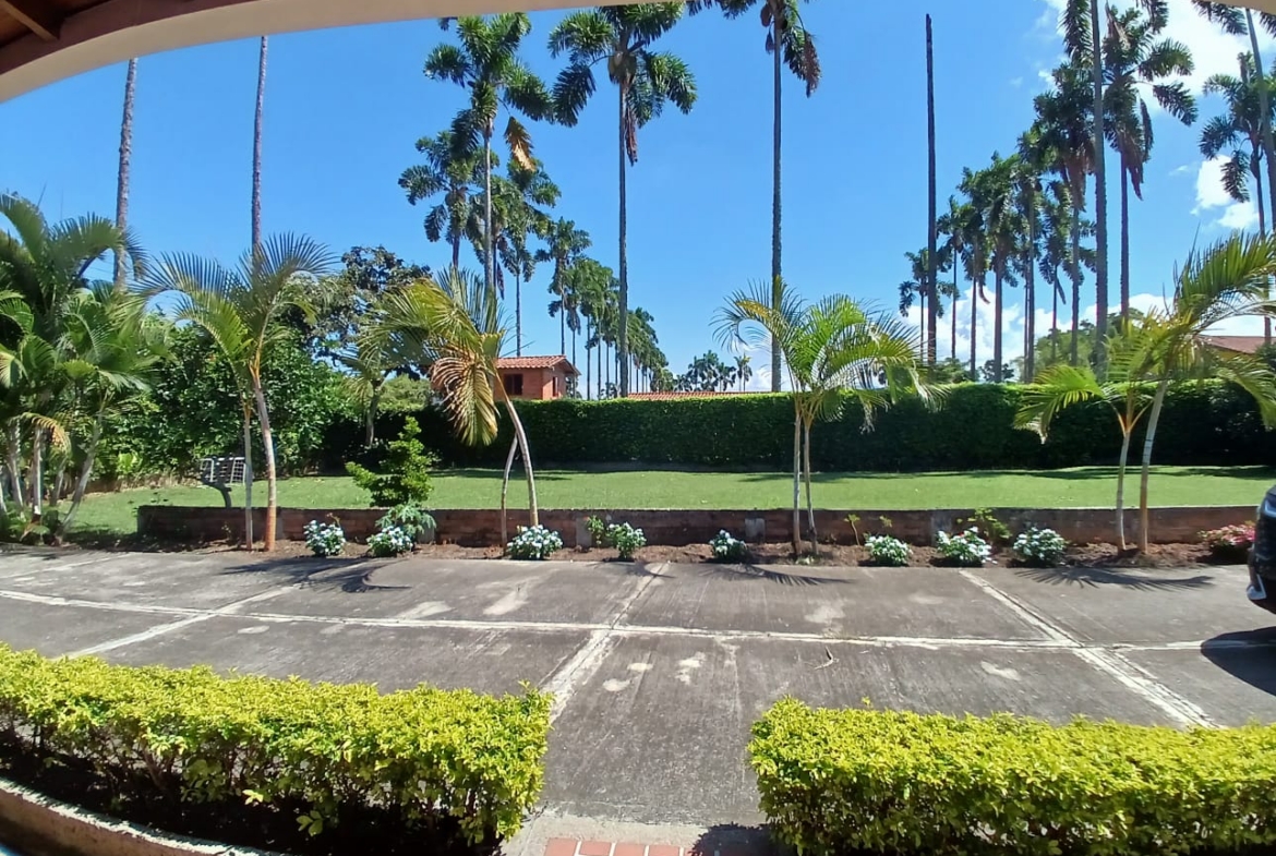 VENDO CASA CAMPESTRE VIA CERRITOS LA VIRGINIA