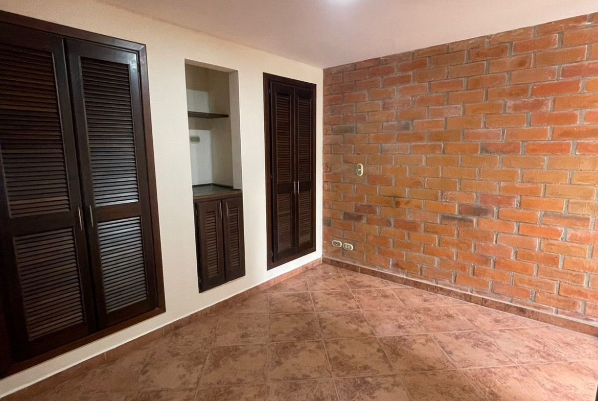 VENDO CASA EN BOMBAY DOSQUEBRADAS