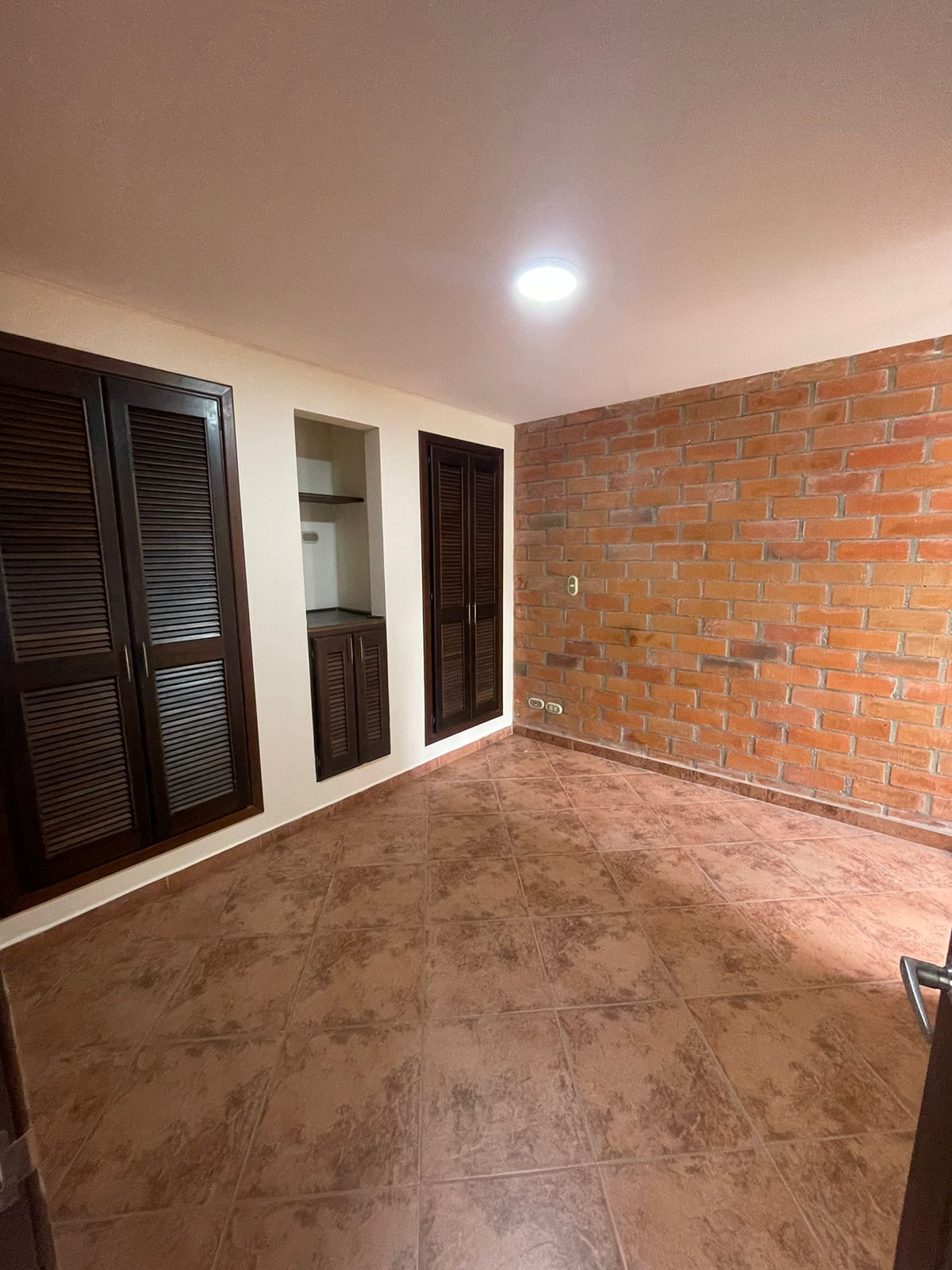 305073620240906031716 VENDO CASA EN BOMBAY DOSQUEBRADAS