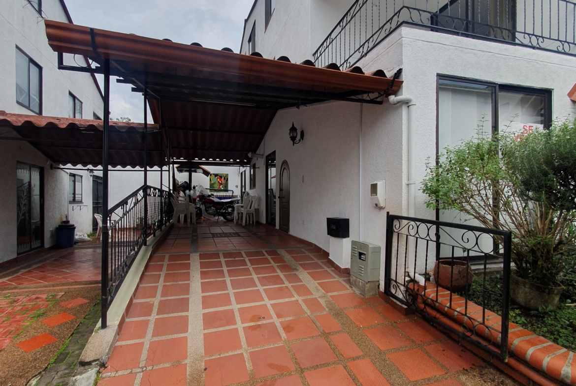CASA EN VENTA AVENIDA SUR SECTOR HOME CENTER