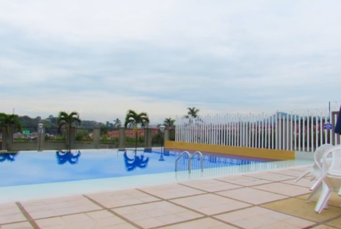 VENDO CASA EN AVENIDA SUR CONJUNTO CERRADO.