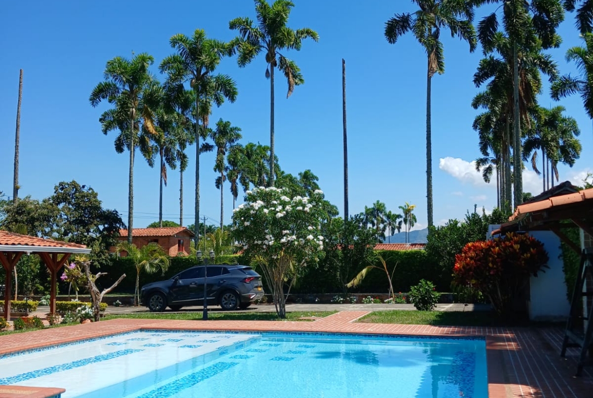 VENDO CASA CAMPESTRE VIA CERRITOS LA VIRGINIA
